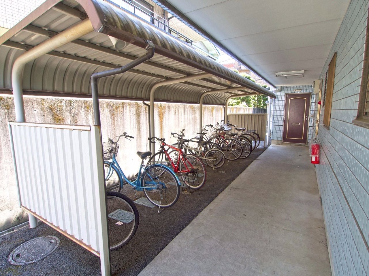 屋根のある自転車置場で大切な自転車を守ります