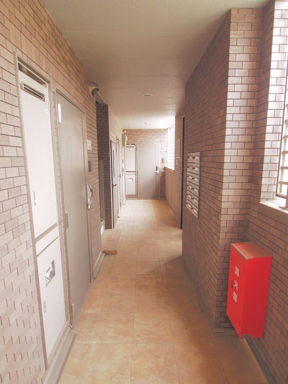 共用部 アースカラーで落ち着く共用部