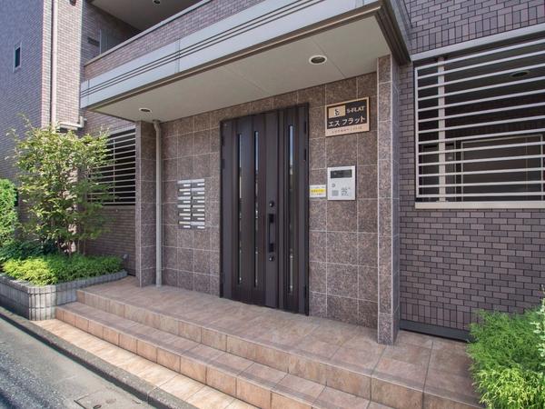 エントランスドア オートロックのあるエントランス