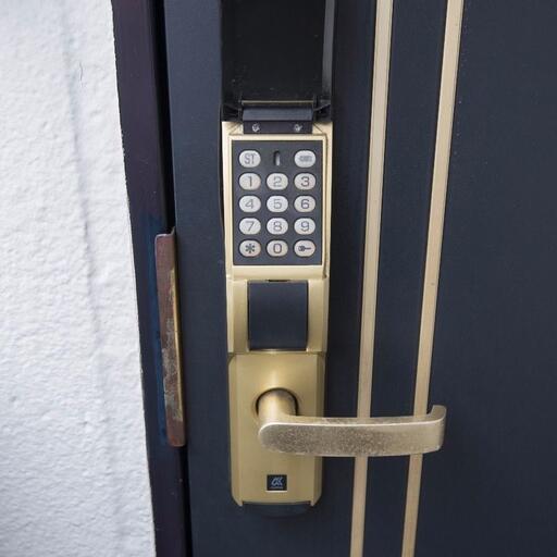 玄関のテンキーロック 任意の番号に変更可能なアルファ製のedロック