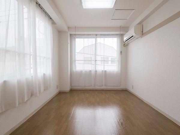 6帖の居室 角部屋ならではの2面採光で明るいお部屋