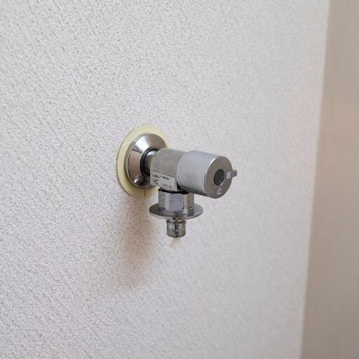 ワンタッチ式洗濯水栓 洗濯ホースの取付が簡単な緊急止水弁付水栓