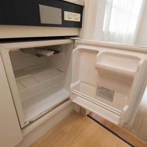 キッチン下のミニ冷蔵庫 飲み物などのちょっとしたストックに便利