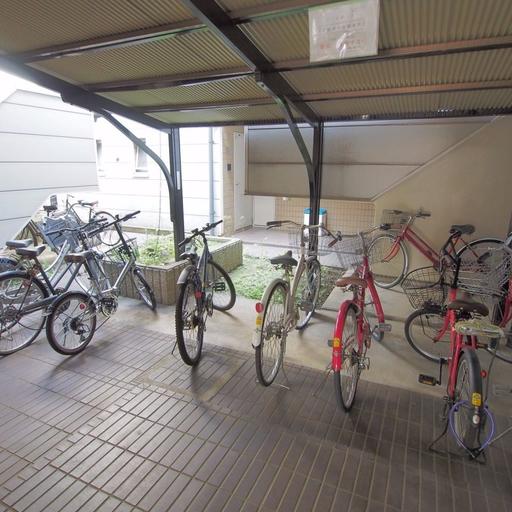 自転車置場 屋根付きの自転車置場