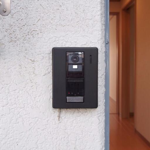 カメラ付インターホン 来訪者の姿を確認できます