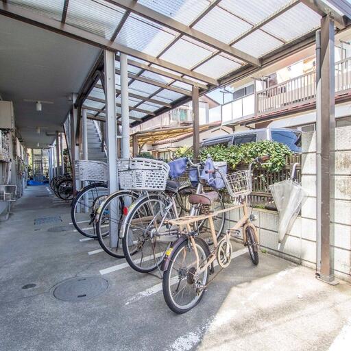 屋根のある自転車置場で、雨から自転車を守ります