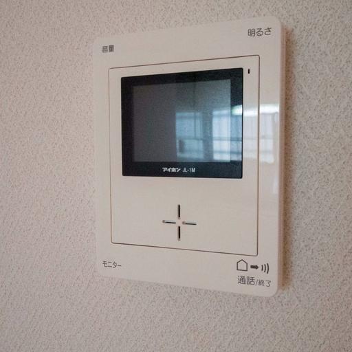 室内のインターホン モニター付インターホンで安心です