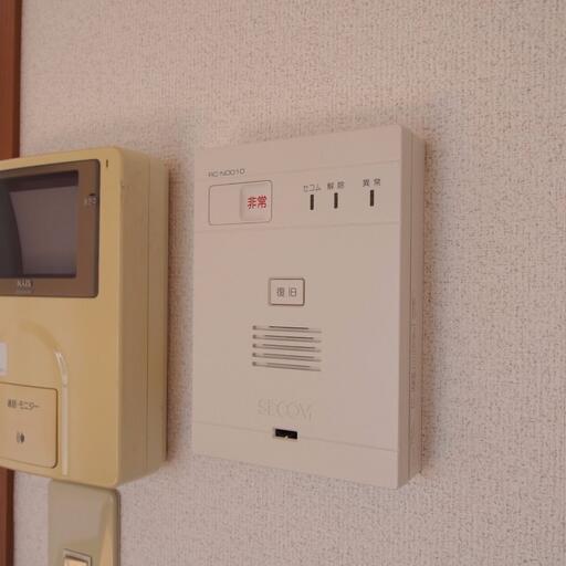 セコムのホームセキュリティ モニター付インターホンとセコムのコントローラー