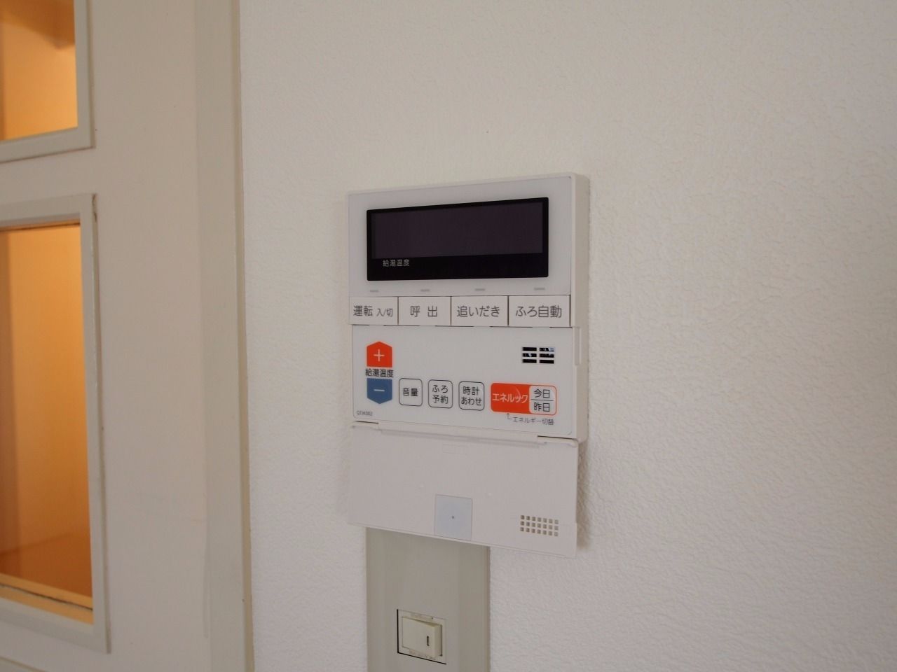 給湯リモコン キッチン横の給湯リモコン