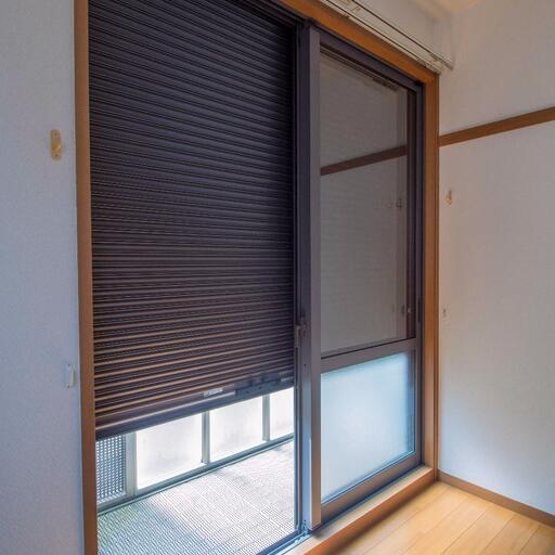 窓にはシャッター 居室内の窓にはシャッターあり