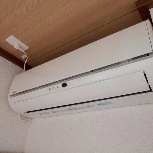 エアコン(4.5帖洋室) 2012年、東芝製(形名:RAS-2212D)