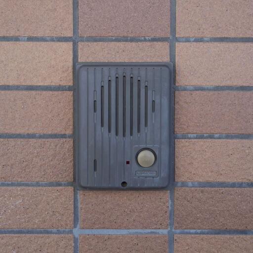 玄関のインターホン 玄関を開けなくても対応可能