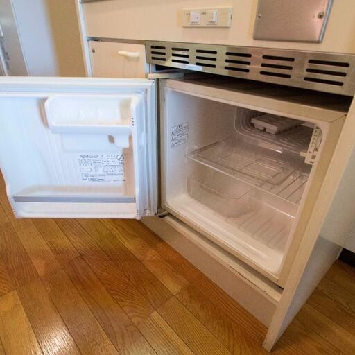 キッチン下のミニ冷蔵庫 飲み物のストックに便利