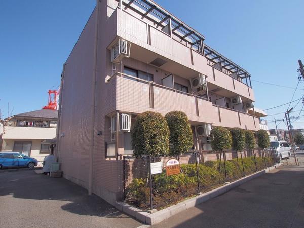 閑静な住宅街に建つ「静ファヴォーレ」 全戸南向きの陽当りの良い建物