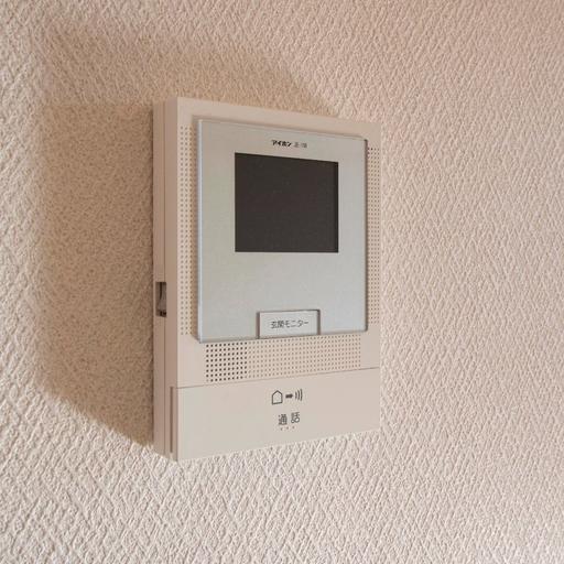 室内インターホン 来訪者の姿を写すモニター付き