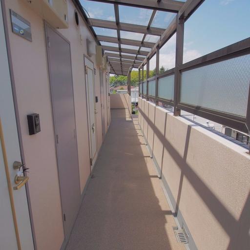 3階共用廊下 整理整頓された気持ちの良い共用部