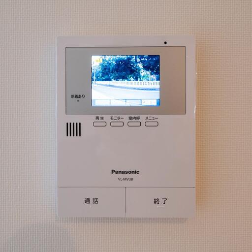 室内のインターホン カラー画面で来訪者を確認可能