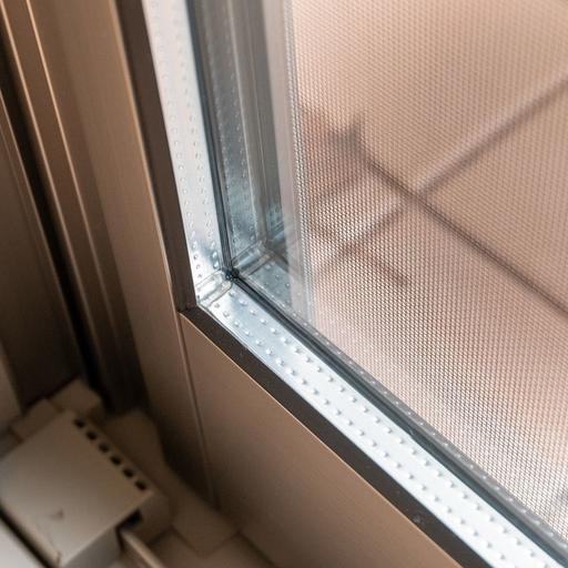 窓はすべて複層ガラス仕様 室内を快適に保ってくれます
