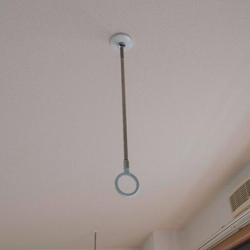 ひとり暮らしに嬉しい室内物干機 物干しを通すと室内干しが可能に