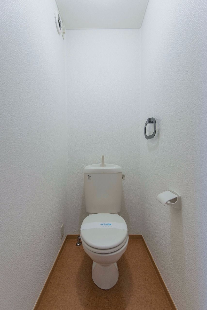 タオルハンガーのあるトイレ