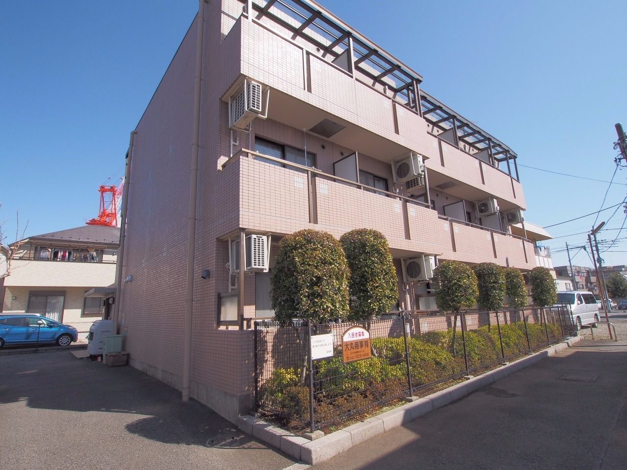 閑静な住宅街に建つ「静ファヴォーレ」 全戸南向きの陽当りの良い建物