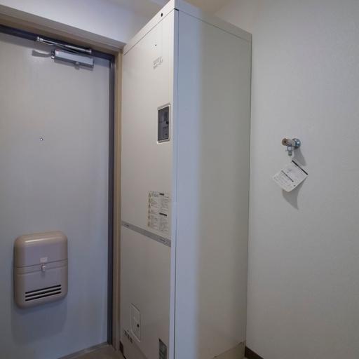 電気温水器 巨大なポットの様な温水器