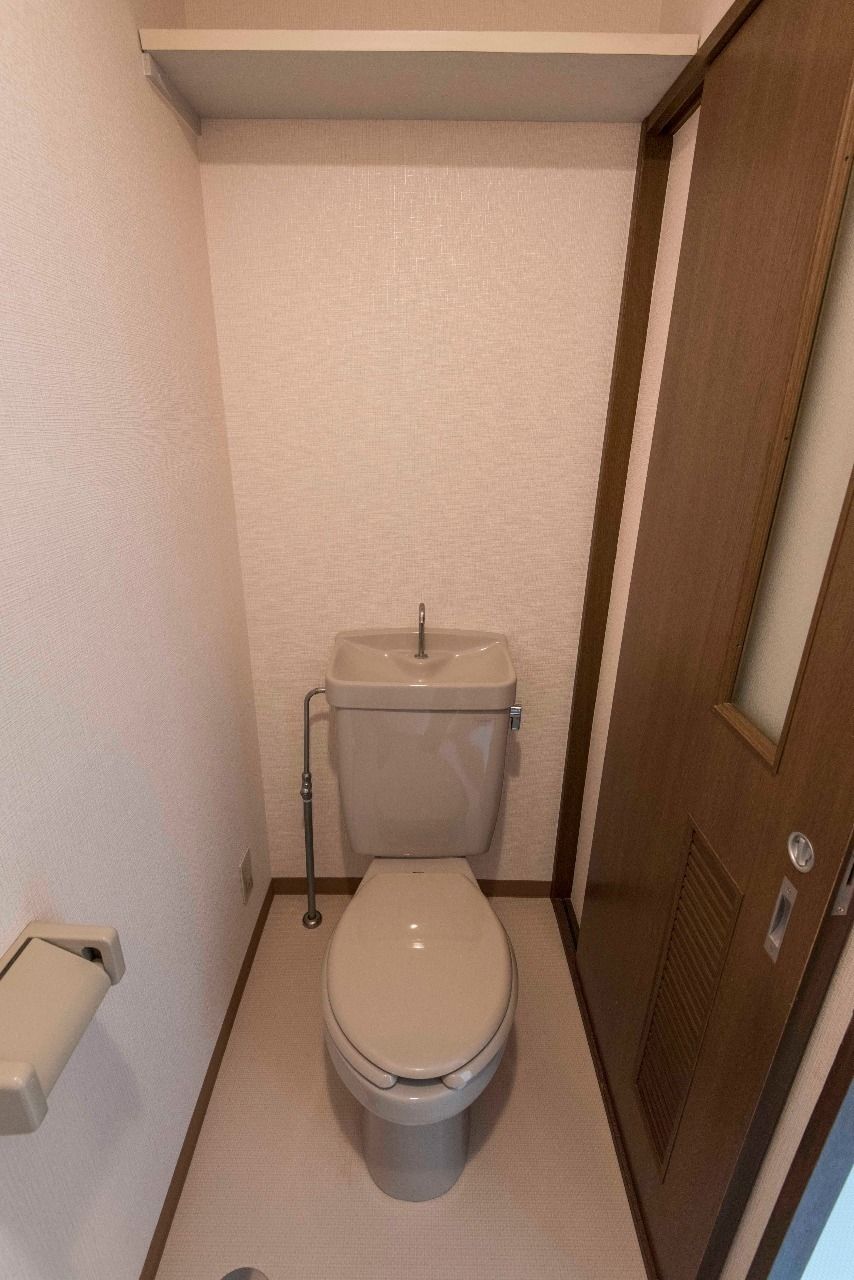 上棚のあるトイレ
