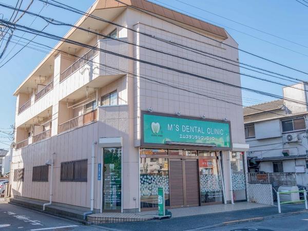 昭島市松原町の「加藤ビル」 1階には歯科医院の入る建物