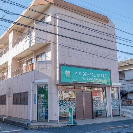全戸東向きの建物 前面道路は片側1車線