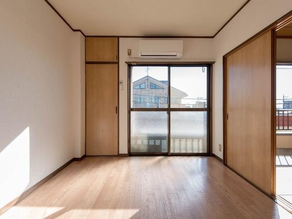 4.5帖の洋室 洋室の床材はクッションフロア