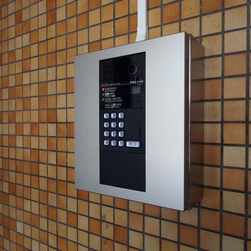 オートロックのある建物 防犯性を高めてくれるオートロック付
