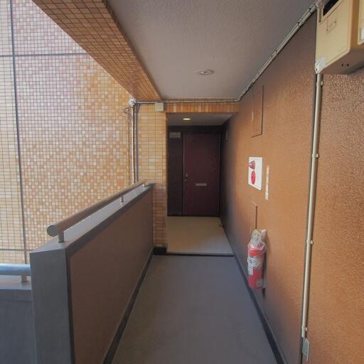 共用廊下 入居者のマナーを感じさせる共用部