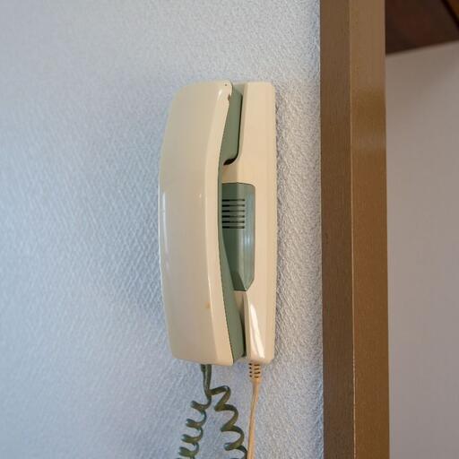 室内のインターホン受話器 便利なインターホンで安心