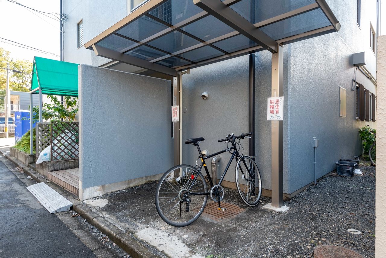 自転車置場 屋根があるので安心