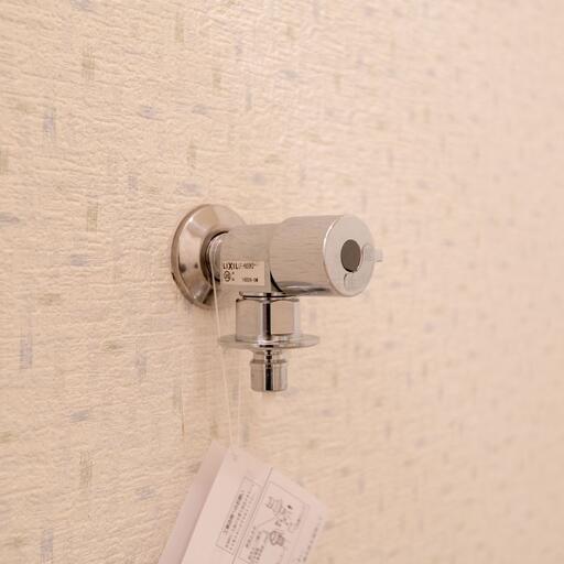 ワンタッチ式洗濯水栓 洗濯ホースの取付が簡単な緊急止水弁付水栓