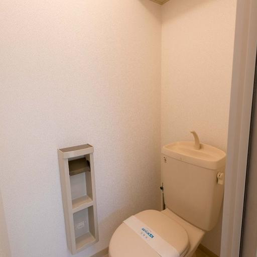 トイレ 上棚とコンセントのあるトイレ