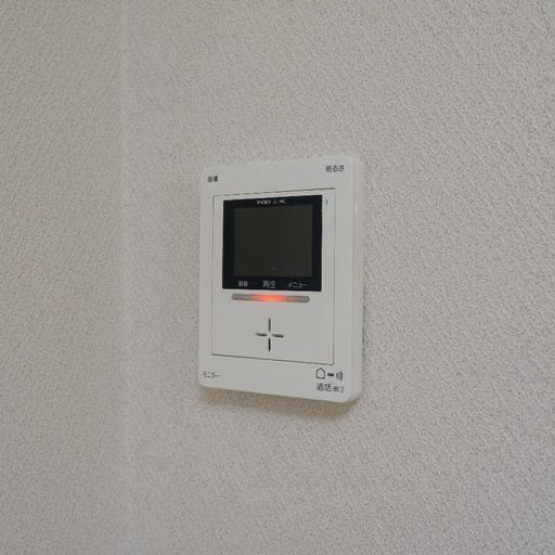 室内インターホン受話器 キッチンにあるモニター付インターホン