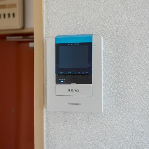 室内のインターホン モニター付きで安心です