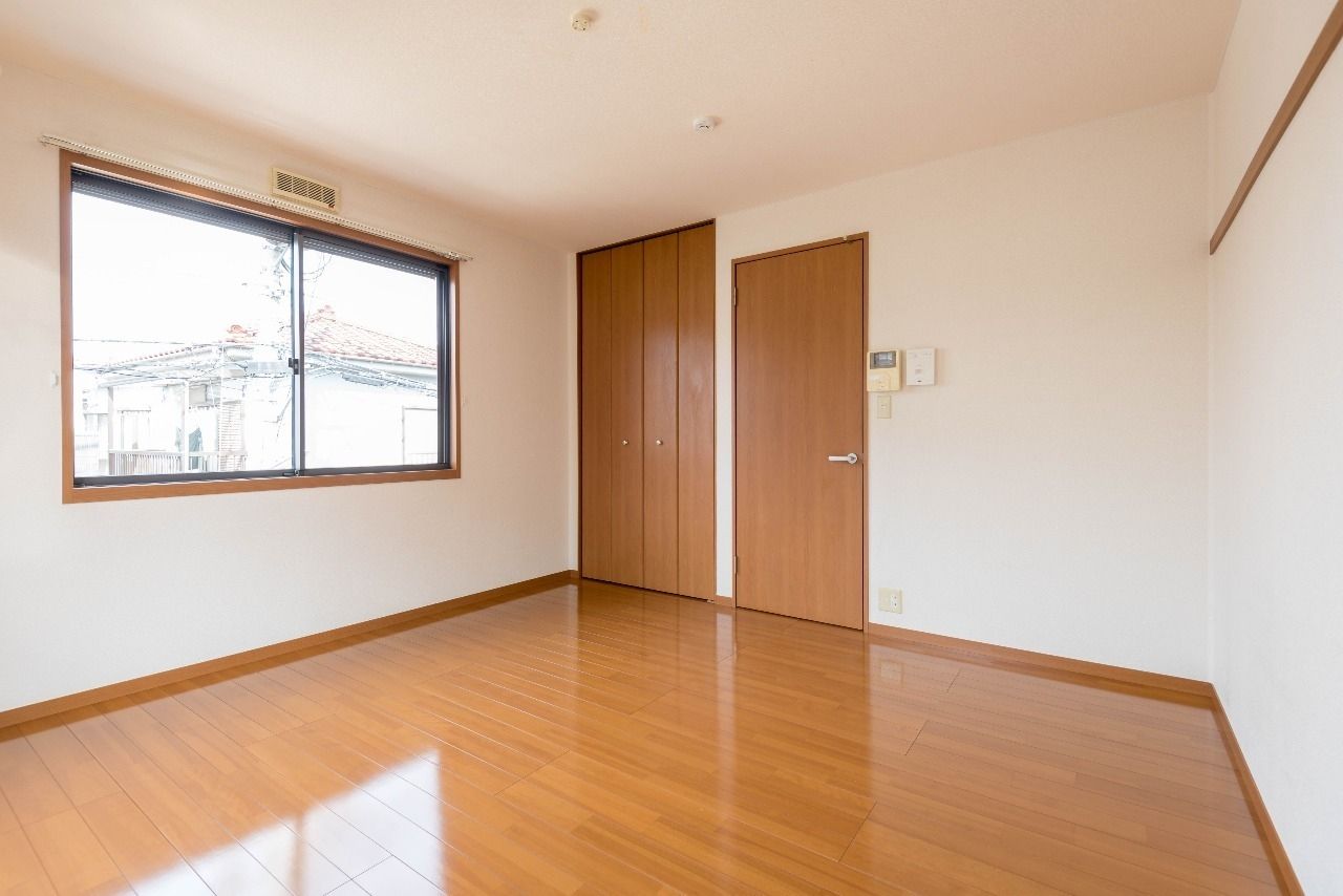 落ち着いた色味の床・建具