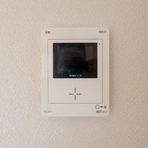 室内のインターホン受話器 アイホンのモニター付受話器