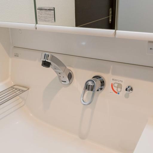 お手入れ簡単な洗面ボウル 水栓まわりの汚れが付きづらい形状