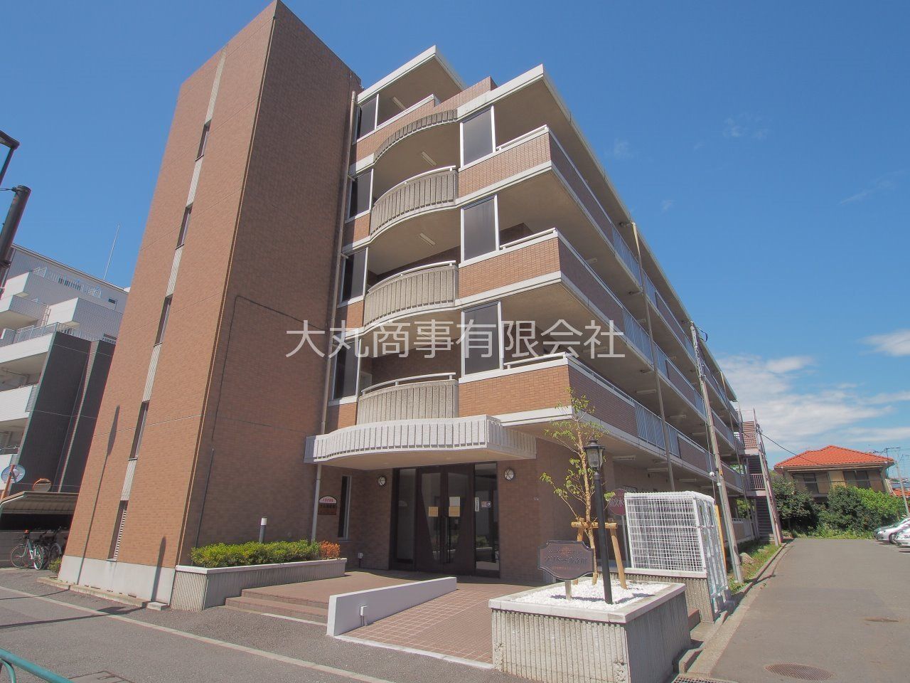 立川通り沿いのソリドール立川 RC造5階建ての賃貸マンション
