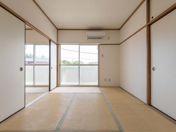 6帖の和室 南向きで陽当り良好