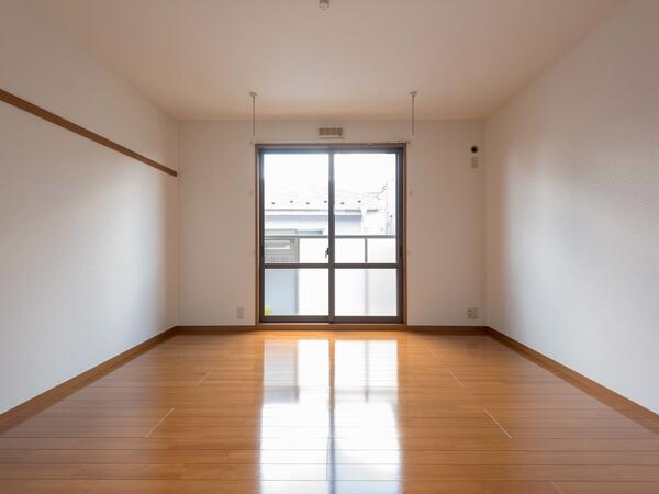 8帖の洋室 南向きの明るいお部屋