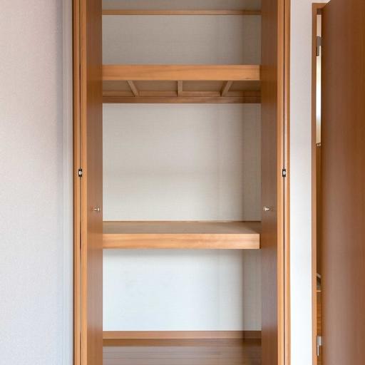 室内の収納 中段のある収納