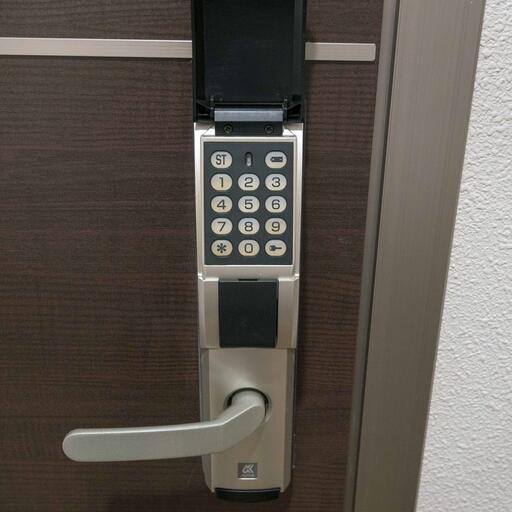 玄関のテンキーロック(アルファ社製) お好みの番号に設定可能な「edロック」