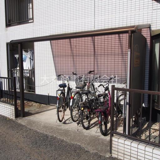 自転車置場 自転車置場には屋根があります
