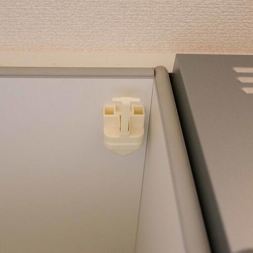 キッチン吊り棚の耐震ラッチ 地震のときに物の飛び出しを防止してくれます