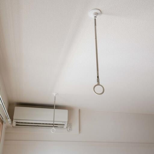 単身者に嬉しい室内物干し機 物干し竿を通すと室内干しができます