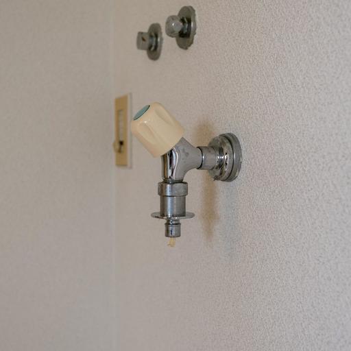 ワンタッチ式洗濯水栓 ホースの取付が簡単な洗濯水栓